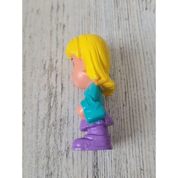 Blonde girl mom shopping day out toy play figure - Picture 5 of 5